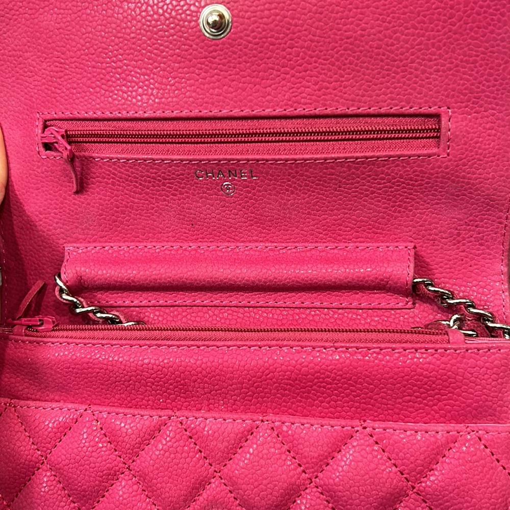 Pink wallet on a chain - Picture 2 of 4